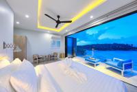 Villa 13B con 3 Camere da Letto, Bagno Interno, Piscina a Sfioro Privata e Vista Mare