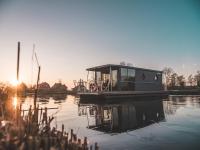 B&B Hattem - Hausboot Livingdream - Bed and Breakfast Hattem