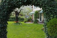 Apartment with Garden View