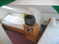 Budget Twin Room with Shared Bathroom (no dogs allowed and no extrabed)