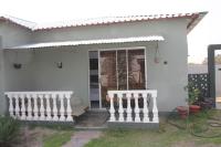 Apartment with Pool View