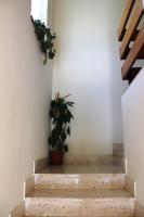 Spacious Two-Bedroom Family Apartment with Terrace & Free Parking - B&B Murter