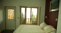 Zimmer mit Queensize-Bett und Balkon