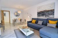 Apt Puerto Malagueta Solo Familias - B&B Málaga