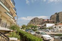 Luxury Lila House Under the Rocks - Ferienwohnung