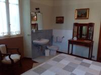 Camera Matrimoniale con Bagno in Comune 