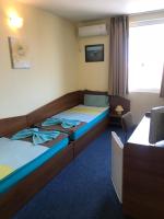 Zweibettzimmer mit Balkon