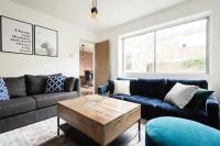 B&B Oxford - The Century Chalet - Contemporary 2BDR Townhouse with Parking - Bed and Breakfast Oxford