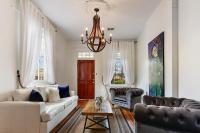 Modern Victorian House With Relaxing Courtyard - Ferienwohnung