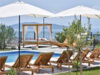 Four-Bedroom Holiday Home in Kastel Novi, Nyaralók - Kaštel Novi