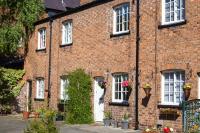 Secret City Courtyard Cottage Within Chester City Walls - Bed and Breakfast