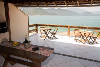 Casa 1 - Você a Varanda e o Mar na Praia dos Ranchos-Trindade Hospeda - B&B