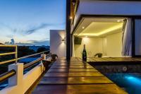 LUXURY PENTHOUSE JUNGLE VIEW AND PARTIAL OCEAN VIEW, PRIVATE POOL AND ROOFTOP - B&B