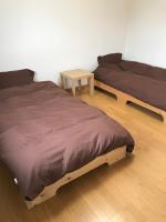 Chambre Lits Jumeaux avec Salle de Bains Commune