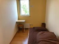Chambre Simple avec Toilettes et Douche Communes