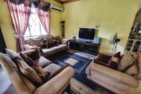 Homestay Jasmin Indah, Senawang (free wifi) - B&B Seremban