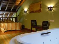 Queen Suite with Spa Bath