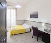 Camera Matrimoniale con Vista Giardino