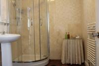 Tweepersoonskamer met 2 Aparte Bedden en Badkamer
