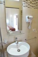 Doppel-/Zweibettzimmer mit Gartenblick