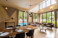 B&B Lonavla - StayVista's Greenwoods Villa 10 - City-Center Villa with Private Pool, Terrace, Lift & Carrom Board - Bed and Breakfast Lonavla