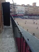 Residenza d'Epoca " Il Campo" by FrancigenaApartments - Chambres d’hôtes Sienne