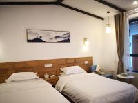 Double or Twin Room with Bathroom