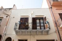 L' Arena Suite - Sicilian style 140 mq flat with balcony and Arena seeview - Chambres d'hôtes Castellammare del Golfo