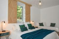 Driepersoonskamer met Uitzicht op het Zwembad