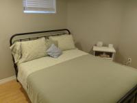 Fantastic and Modern Downtown 1-Bed Basement Apt., parking Wi-Fi and Netflix included - Chambres d’hôtes Ottawa