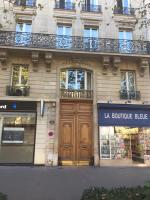 cosy rare 2 bedroom apartment around a private garden - Chambres d'hôtes Neuilly-sur-Seine