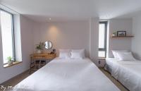 Deluxe Twin Room (1 Double Bed & 1 Single Bed)