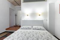Habitación con cama extragrande.