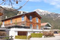 Apartment with Mountain View