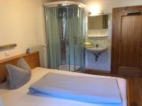 Chambre Simple avec Toilettes Communes