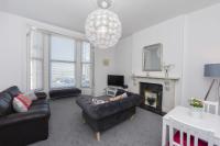 Spacious one bedroom apartment with a sofa bed offering a sea view sleeps four - Ferienwohnung Broadstairs