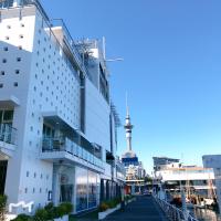New Waterfront Penthouse on Princes Wharf with Harbor view! The heart of Auckland City! Free Parking! - B&B