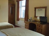 Family Room (2 Adults + 1 Child)