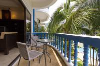 Apartment with Pool View 