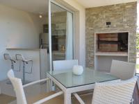 Deluxe One-Bedroom Apartment