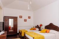 Chambre Triple avec Balcon et Vue sur le Jardin