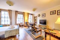 B&B Edinburgh - ALTIDO Royal Mile Apartment for Two - Location, Location! - Bed and Breakfast Edinburgh