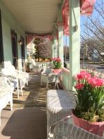 B&B Cape May - First floor, 2 bedrm 2 bath, sleeps 6, Parking available, walk to Beach & Shop - Bed and Breakfast Cape May