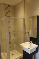 Doppel-/Zweibettzimmer mit Gartenblick