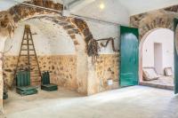 Historic House in Mallorca Up To 12 Guests - B&B Andratx