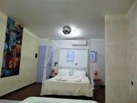 Deluxe Suite with Hot Tub and Sea View