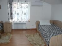 Chambre Lits Jumeaux avec Salle de Bains Commune