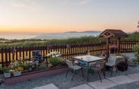 Enlli Fach cabin sleep's 2 adults and 2 children 2 dogs welcome not suitable for contract workers due to parking area height limit of 235 cm - Chambres d'hôtes Borth