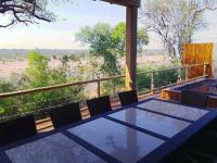 Modern Mjejane Lodge - River View & Private Pool - B&B Hectorspruit