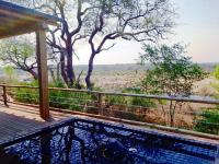 Modern Mjejane Lodge - River View & Private Pool - B&B Hectorspruit